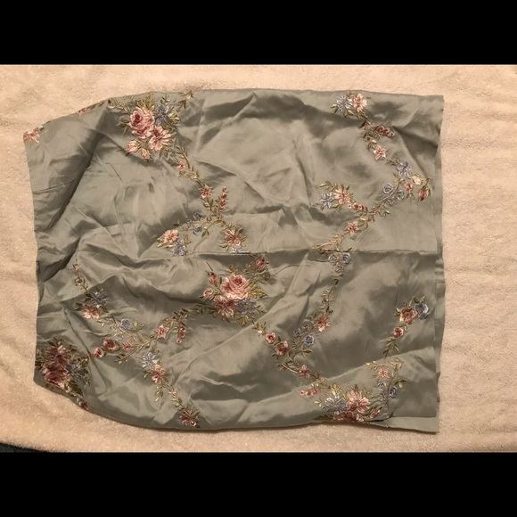 Maggy London silk size 6 skirt. - Picture 2 of 2